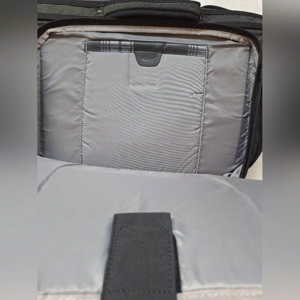 NIKE GOLF DEPARTURE Unisex MESSENGER BAG in Black 18x15 inches NEW